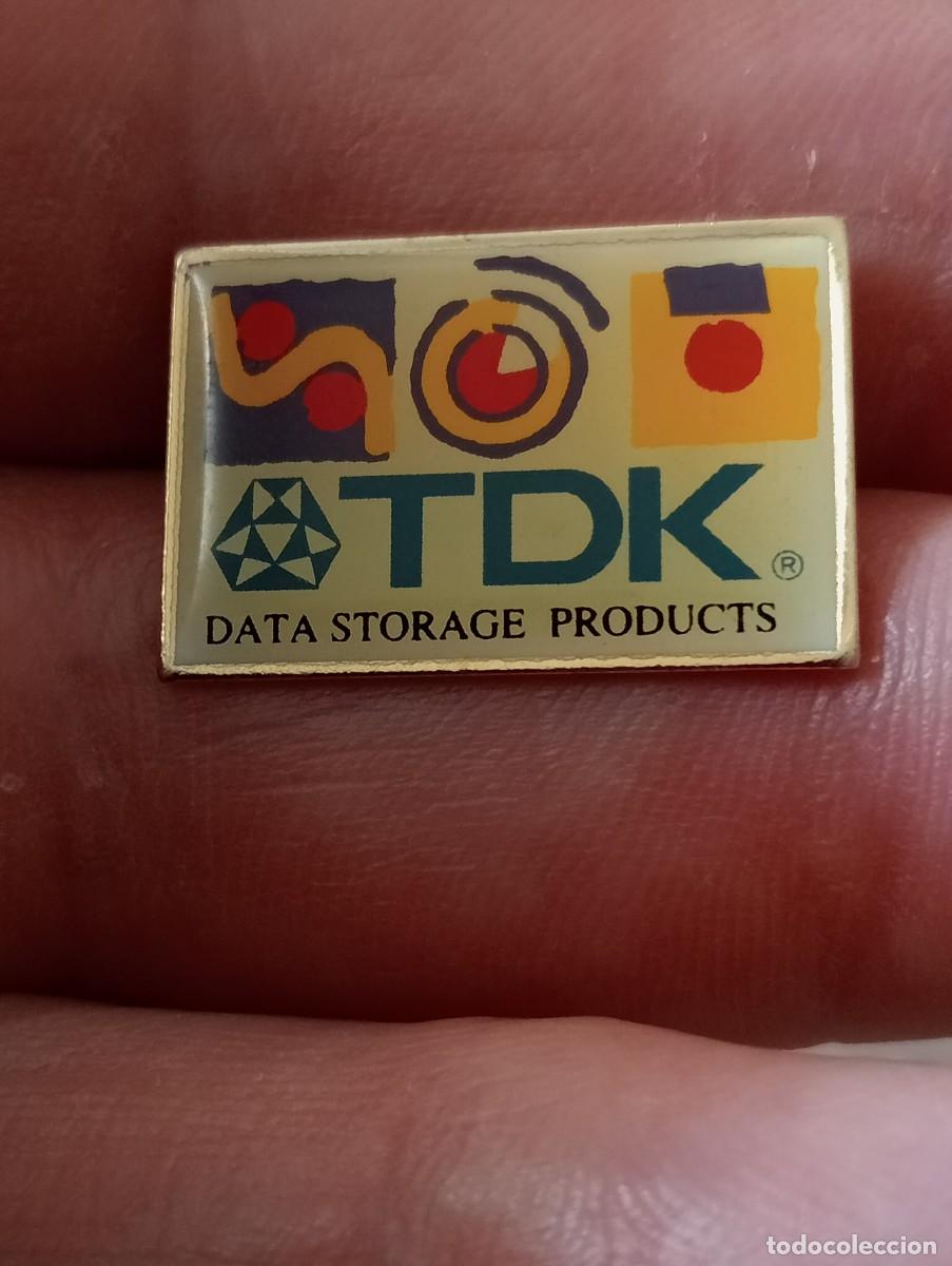 Pins de colecci&oacute;n: PINS TDK CINTAS DE CASSETTE,MUSICA,DISCOS
