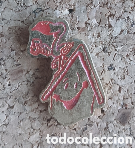 Pins de colecci&oacute;n: PIN FLAMENCO BEBIENDO CERVEZA ENCIMA TEJADO DE UNA CASA