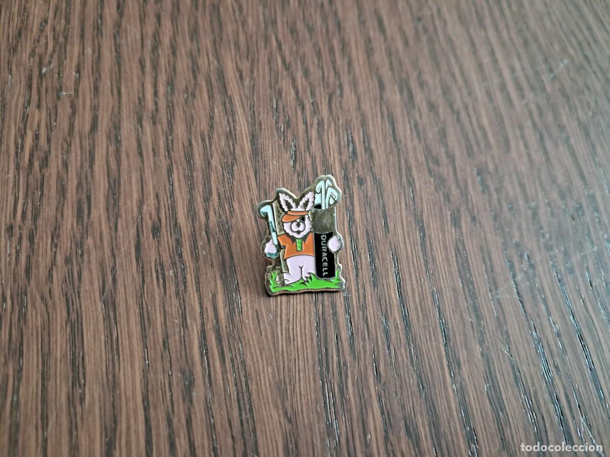 Pins de colecci&oacute;n: pin de publicidad, conejo, pilas duracell, golf.