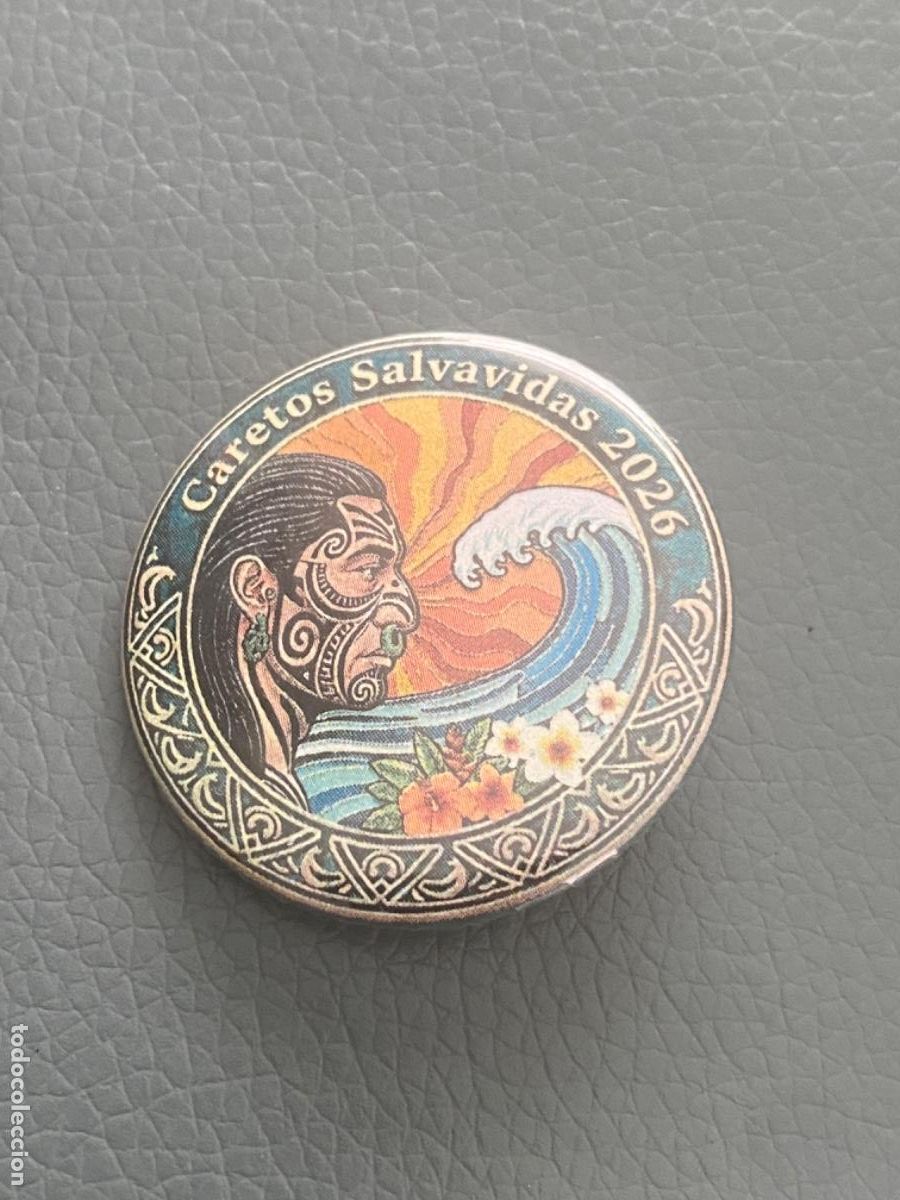 Pins de colecci&oacute;n: CHAPA CARNAVAL BADAJOZ CARETOS SALVAVIDAS 2026 COMPARSA