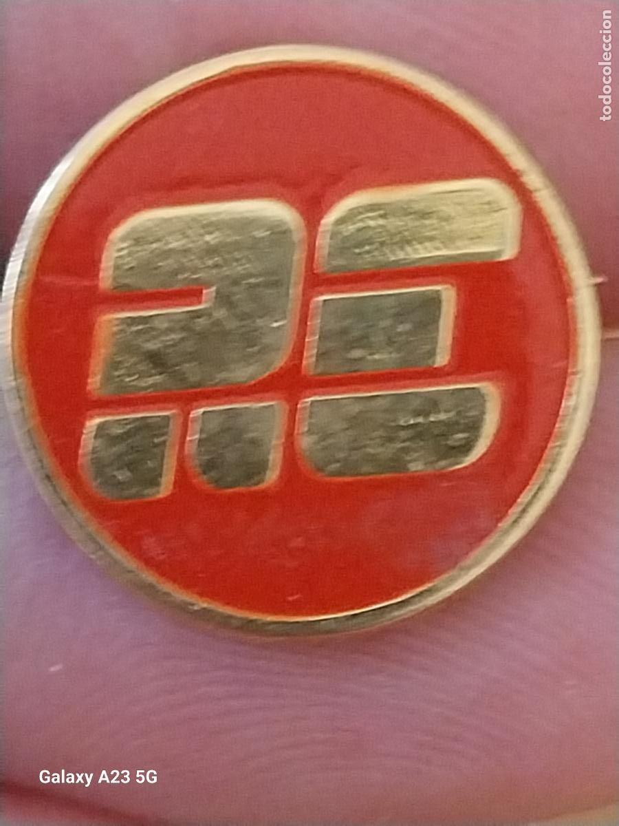 Pins de colecci&oacute;n: R E CREO RADIO ESPA&Ntilde;A INSIGNIA ALFILER METAL DORADO 1.75CMS