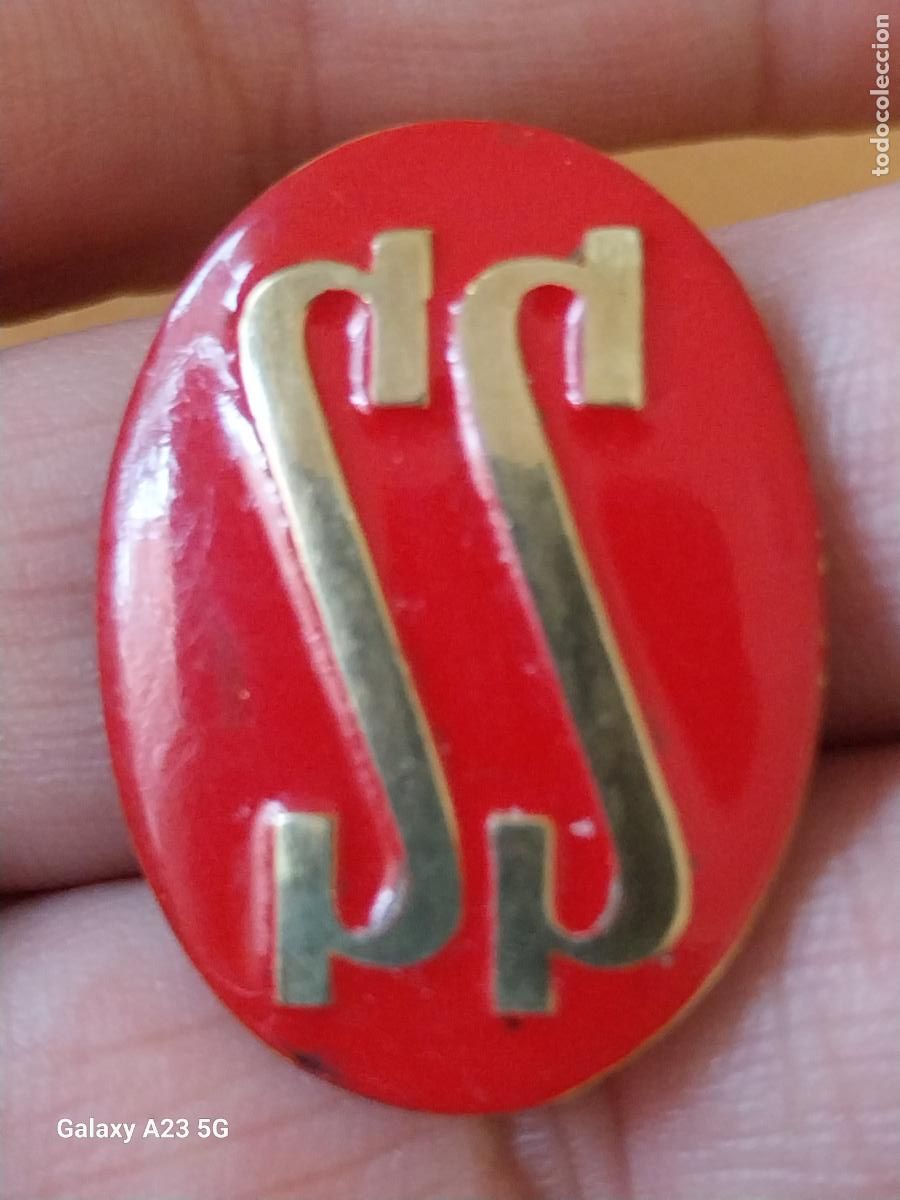 Pins de colecci&oacute;n: S S SERVICIO SOCIAL FONDO ROJO INSIGNIA ALFILER METAL DORADO 3.2CMS ** ALTO