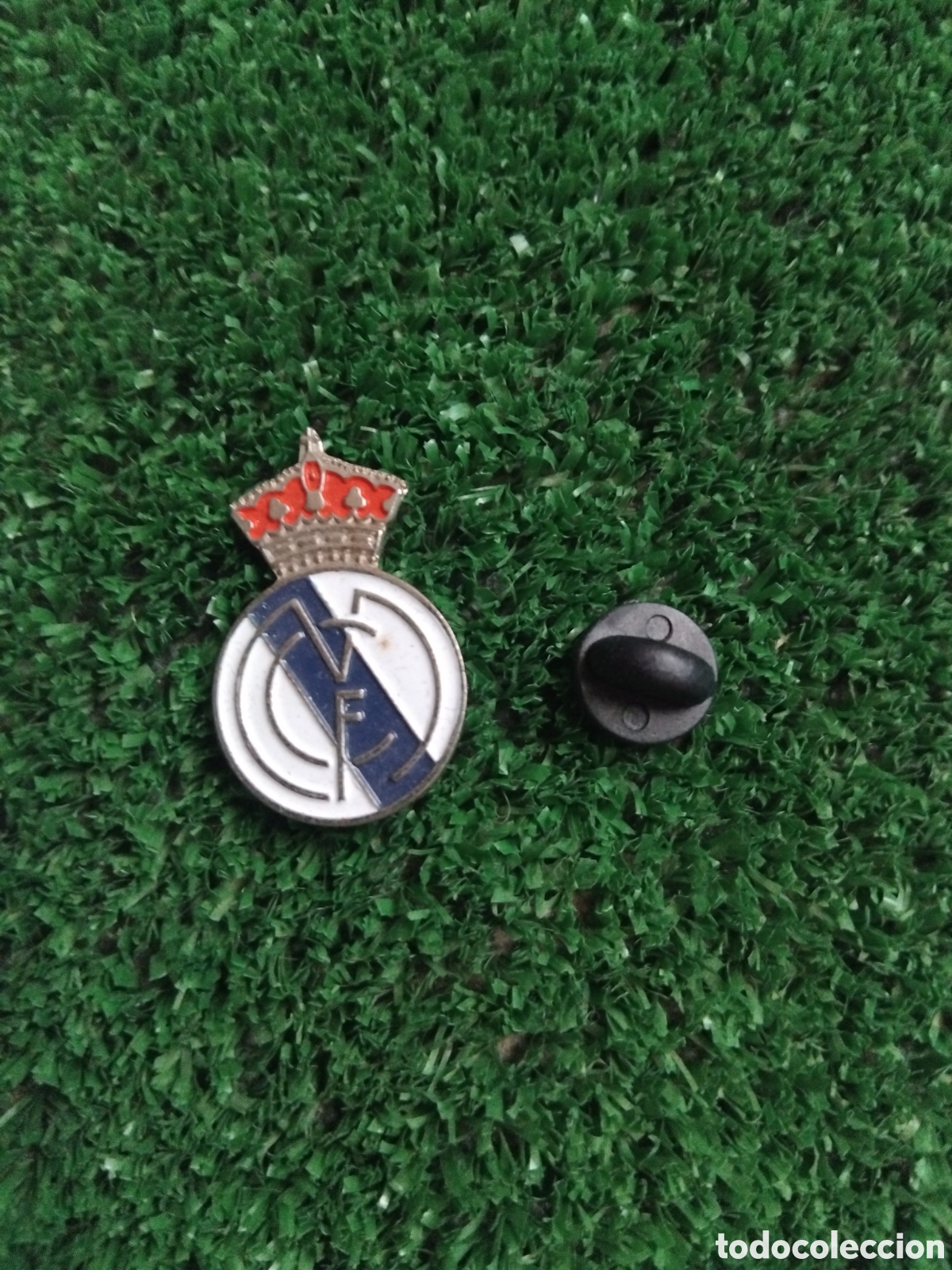 Pins de colecci&oacute;n: Pin grande del Real Madrid C.F (2.5cm)