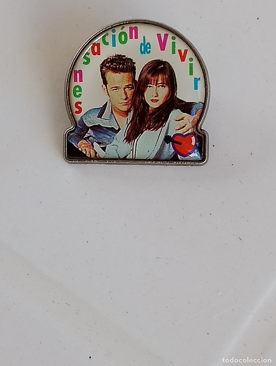 Pins de colecci&oacute;n: Pin met&aacute;lico 'Sensaci&oacute;n de Vivir' (Beverly Hills 90210) - Luke Perry y Shannen Doherty
