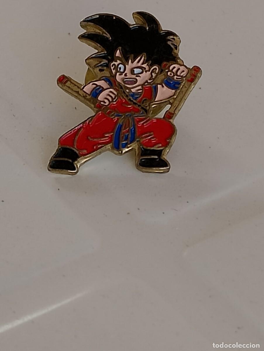 Pins de cole&ccedil;&atilde;o: Pin Son Goku ni&ntilde;o con Bast&oacute;n M&aacute;gico (Nyoibo) - Dragon Ball - Licencia Oficial &copy; 1989 TOEI