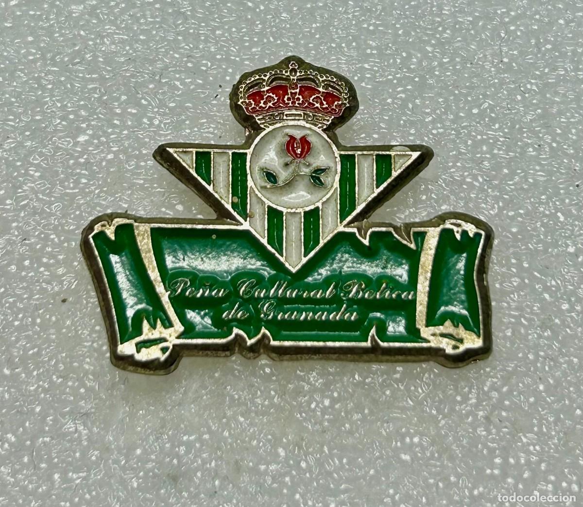 Pins de colecci&oacute;n: 4086.Raro y escaso pin insignia de la Pe&ntilde;a Cultural B&eacute;tica de Granada (Real Betis Balompi&eacute;