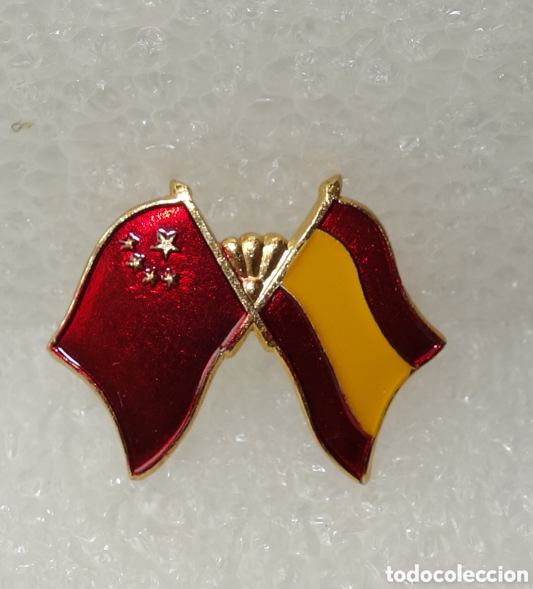 Pins de colecci&oacute;n: Pin insignia Banderas Cruzadas Espa&ntilde;a - China Souvenir Amistad A&ntilde;os 90 - Expo 92 / JJOO)
