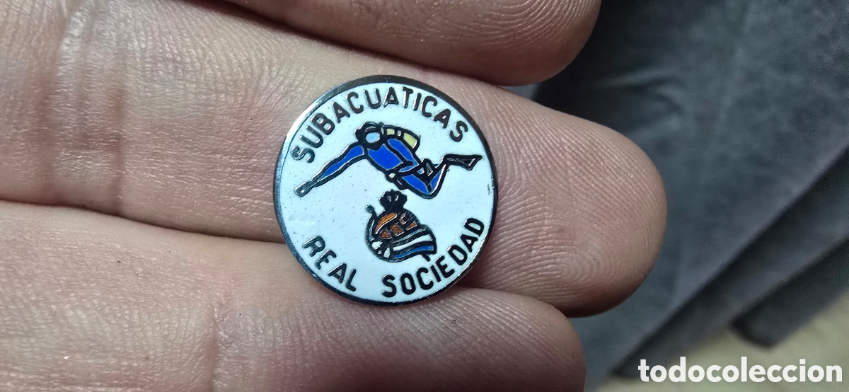 Pins de colecci&oacute;n: PIN DE OJAL ESMALTADO SUBACUATICAS REAL SOCIEDAD . FALTA PARTE TRASERA