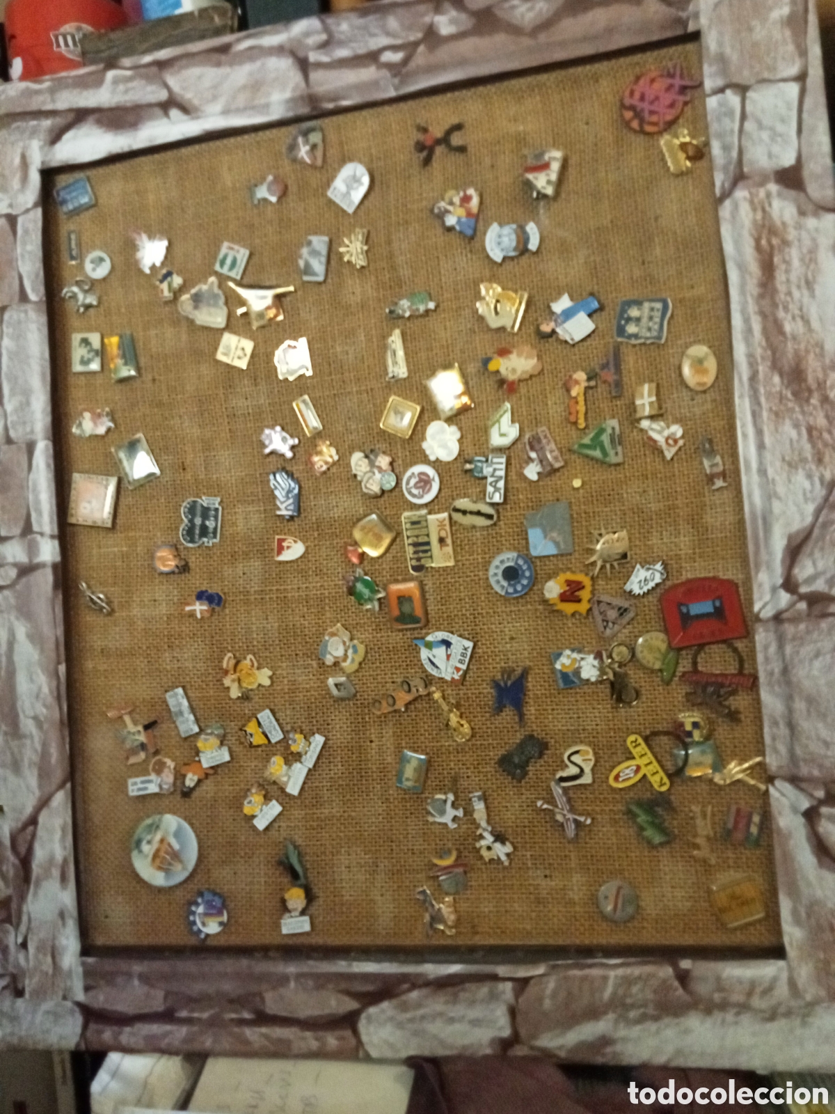 Pins de colecci&oacute;n: Lote de pins variados, casi 100