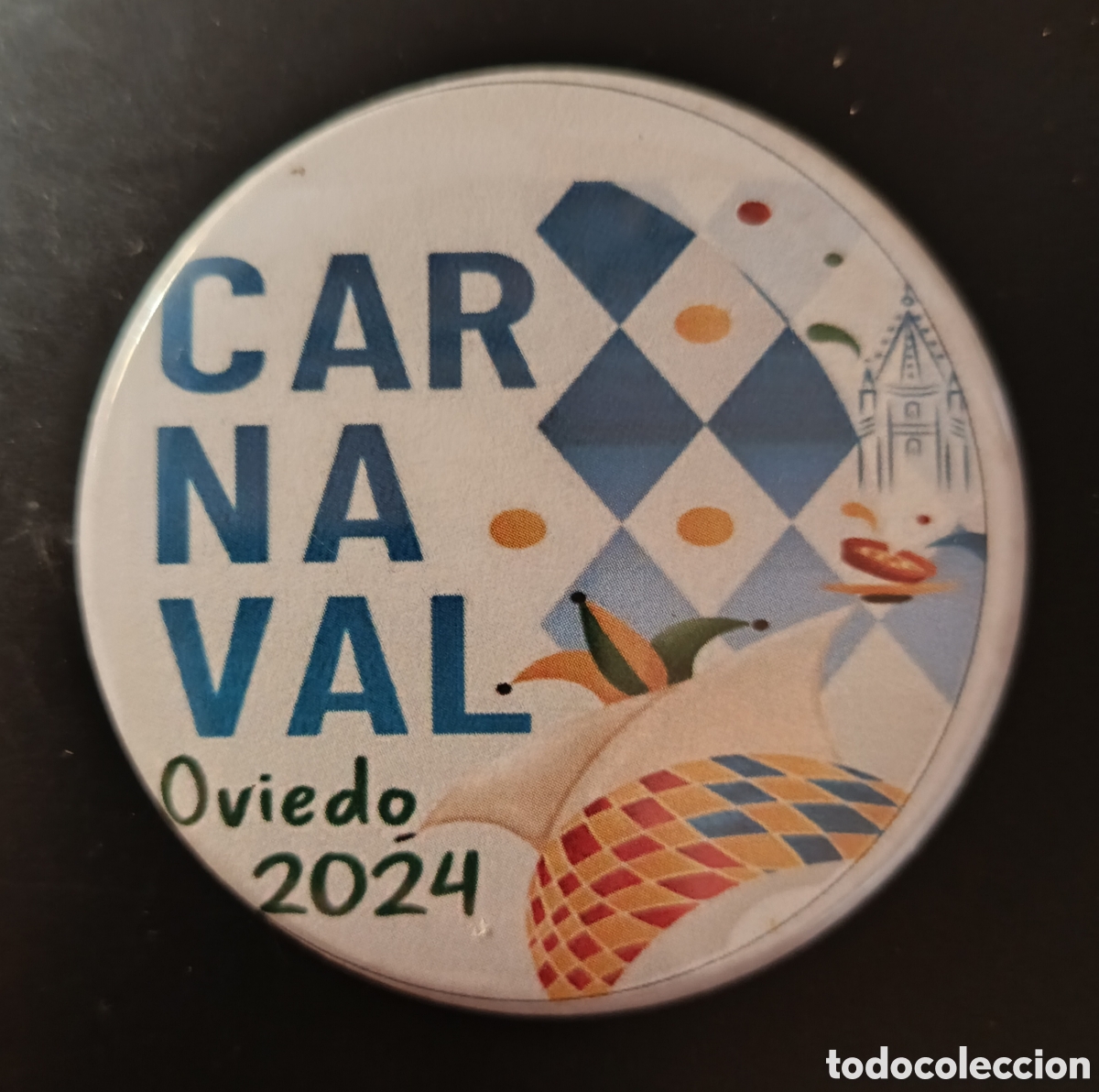 Pins de colecci&oacute;n: CHAPA CARNAVAL OVIEDO 2024 (7.5 cm.)