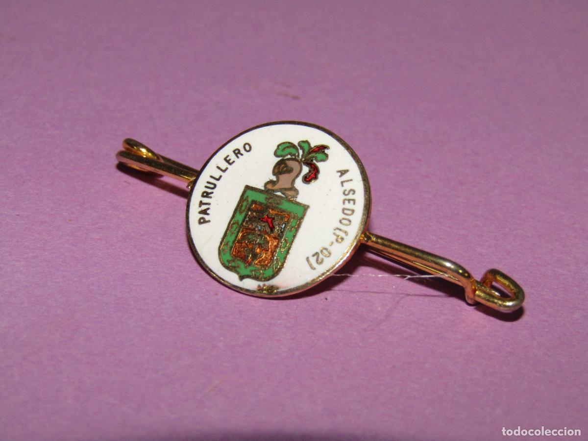 Pins de colecci&oacute;n: Antiguo Alfiler de Corbata en Lat&oacute;n y Esmaltes ARMADA ESPA&Ntilde;OLA Patrullero ALSEDO P-02