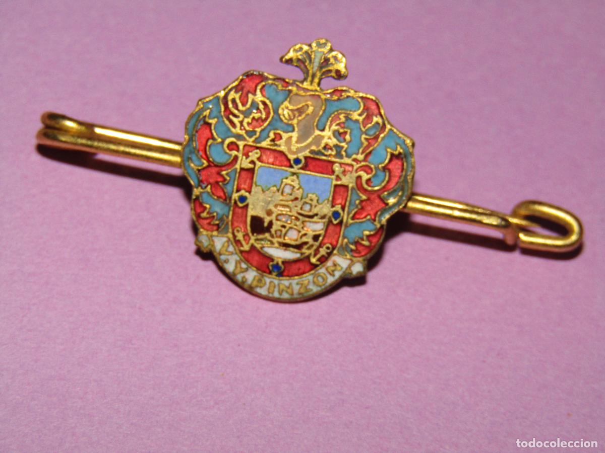 Pins de colecci&oacute;n: Antiguo Alfiler de Corbata en Lat&oacute;n y Esmaltes ARMADA ESPA&Ntilde;OLA Buque Ca&ntilde;onero VICENTE YA&Ntilde;EZ PINZON