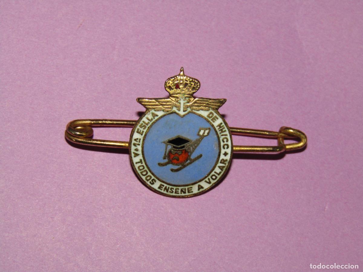 Pins de colecci&oacute;n: Antigua Insignia de Solapa en Lat&oacute;n y Esmaltes 1&ordf; Escuadrilla Aviaci&oacute;n de la Naval Armada Espa&ntilde;ola
