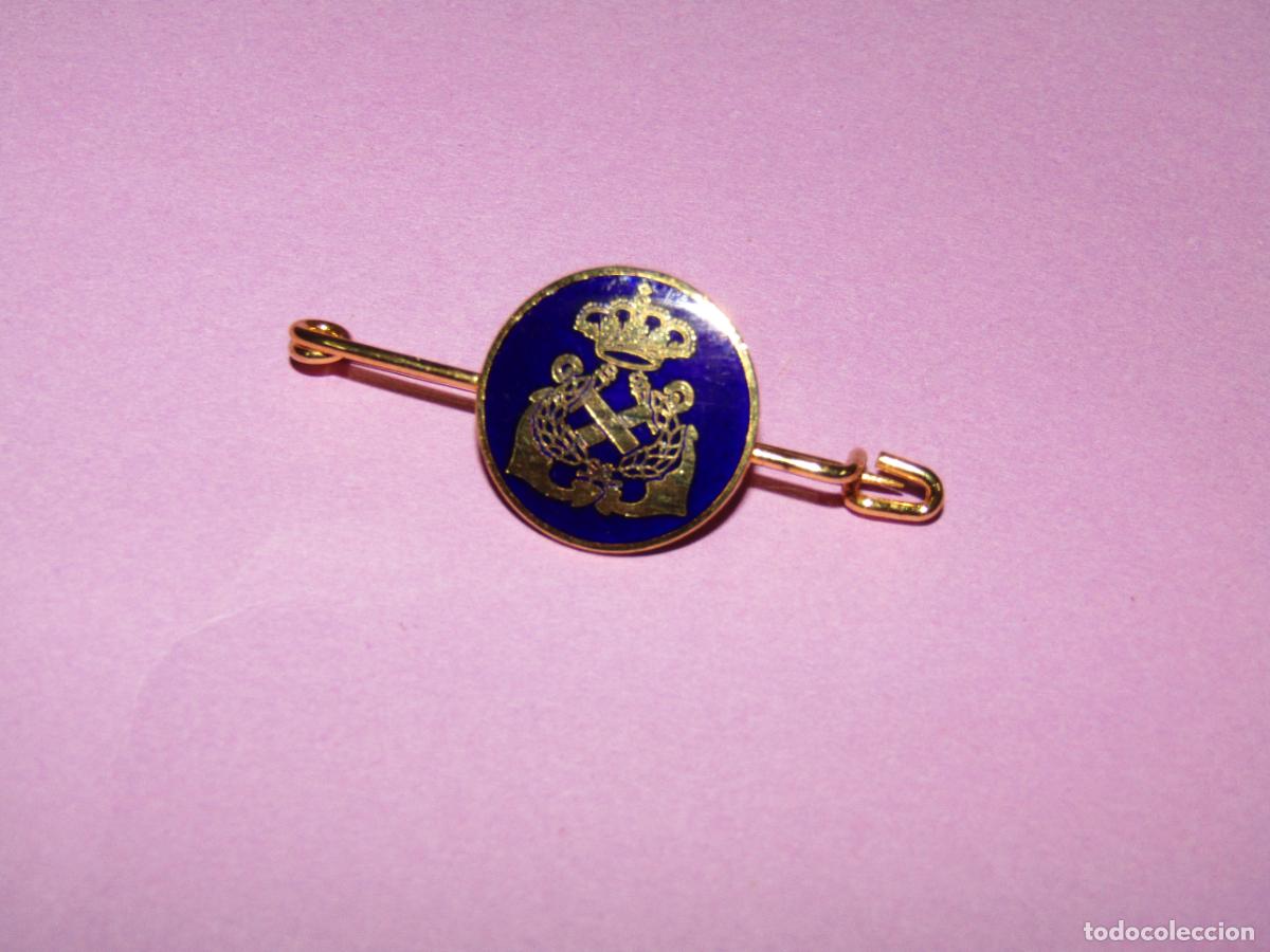 Pins de colecci&oacute;n: Antiguo Alfiler de Corbata Imperdible en Lat&oacute;n y Esmaltes de la MARINA