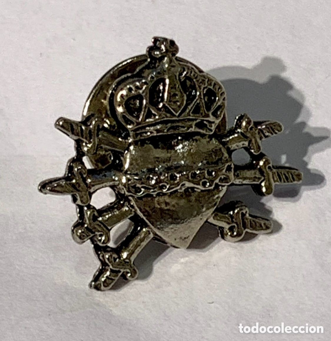 Pins de colecci&oacute;n: Pin. Coraz&oacute;n doliente de 7 pu&ntilde;ales. Metal.