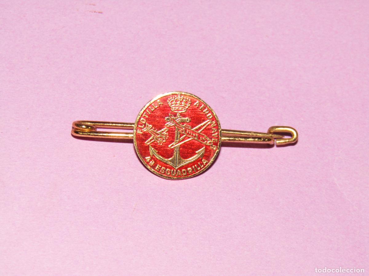 Pins de colecci&oacute;n: Antiguo Alfiler de Corbata Imperdible en Lat&oacute;n y Esmaltes Flotilla Aeronaves 4&ordf; Escuadrilla