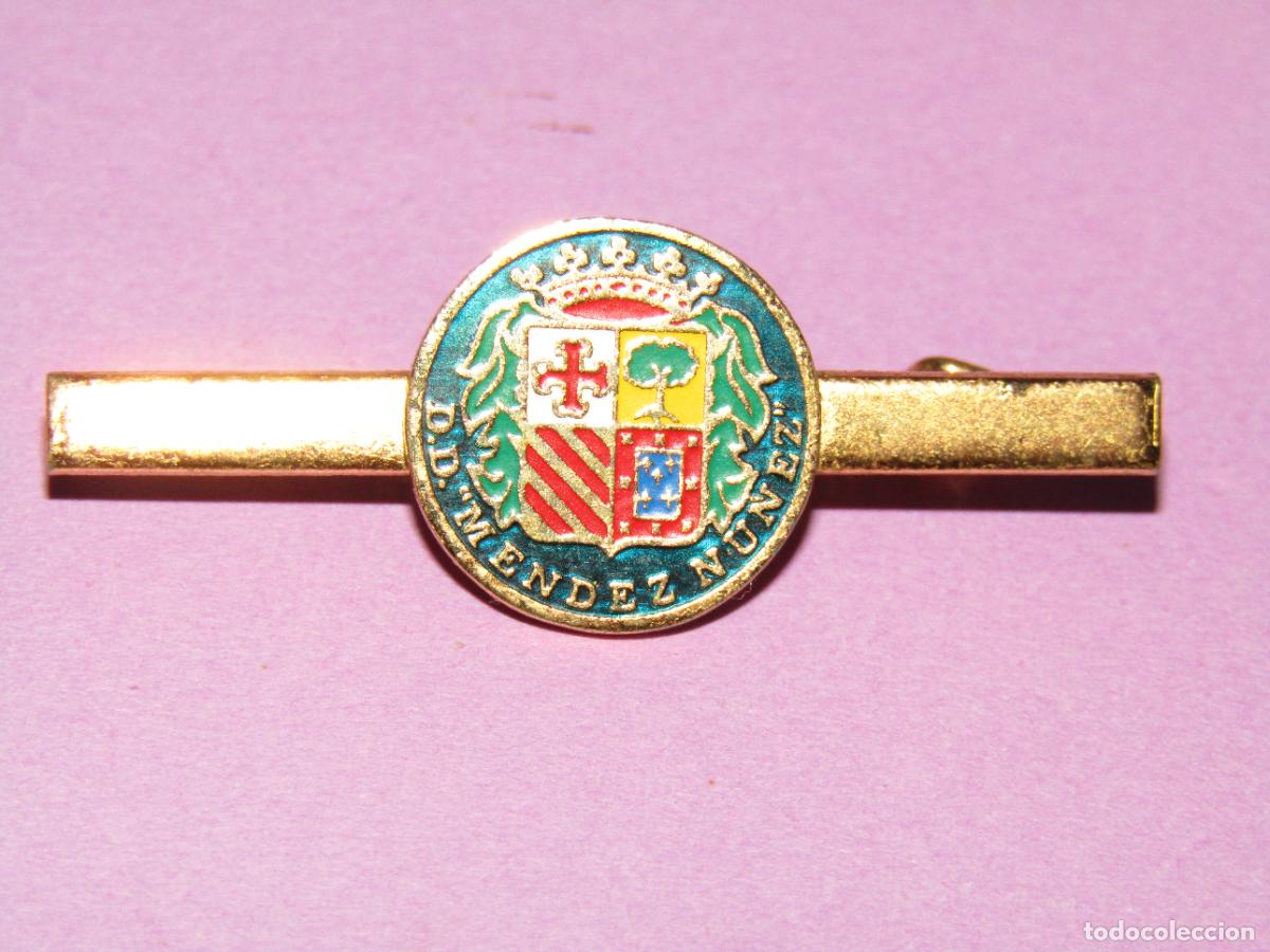 Pins de colecci&oacute;n: Antiguo Pasador de Corbata en Lat&oacute;n y Esmaltes de la Fragata MENDEZ NU&Ntilde;EZ