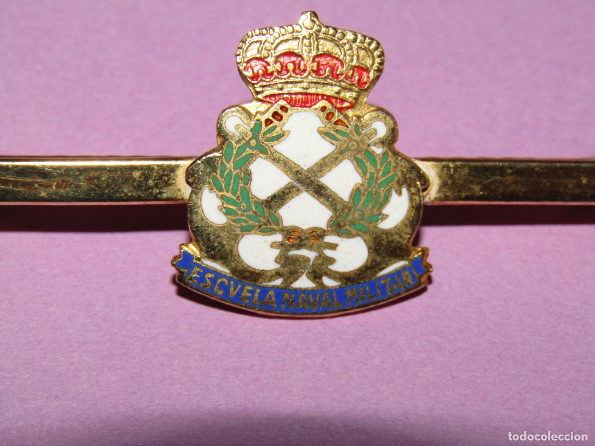 Pins de colecci&oacute;n: Antiguo Pasador de Corbata en Lat&oacute;n y Esmaltes de la Escuela Naval Militar