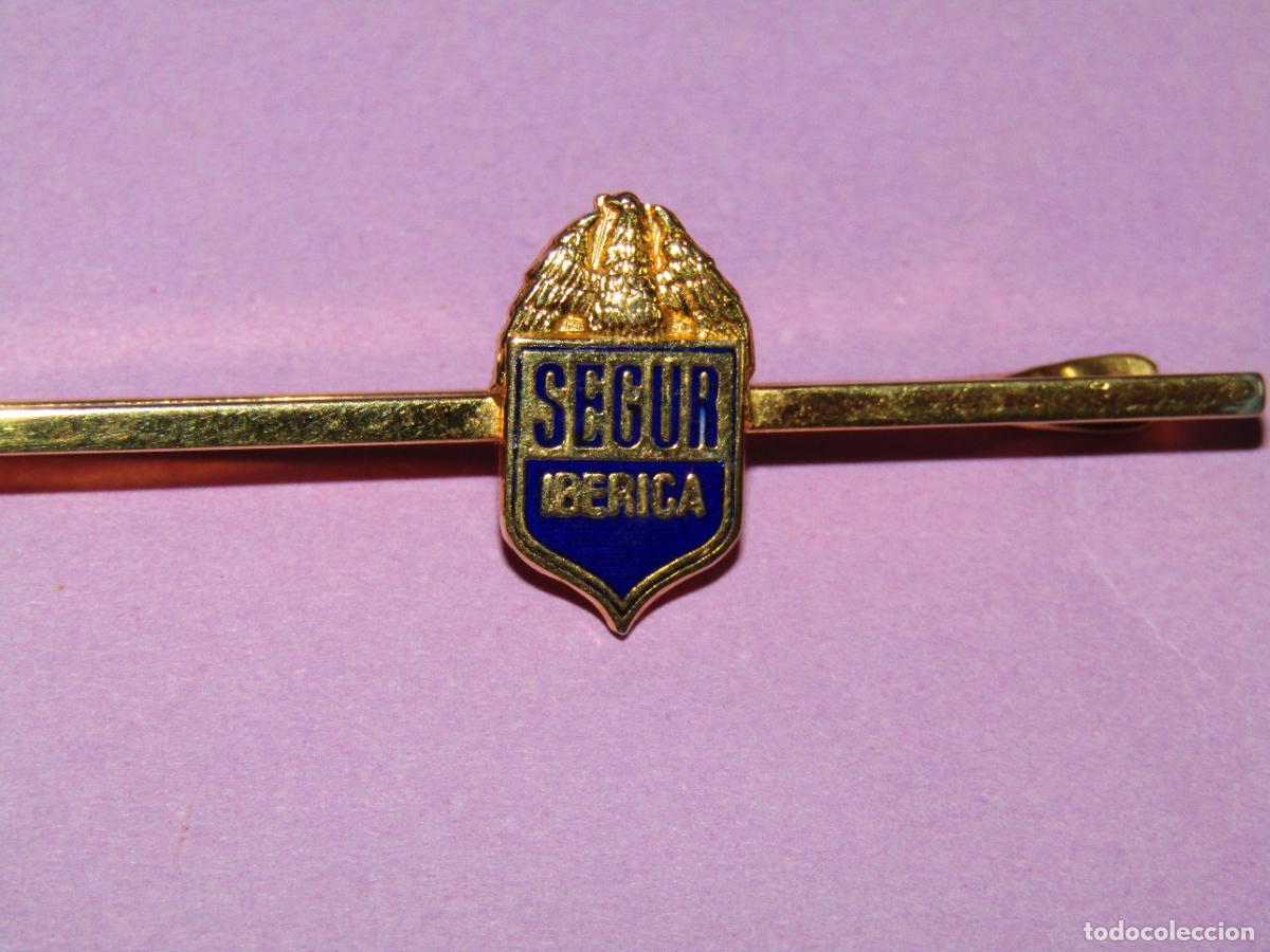 Pins de colecci&oacute;n: Antiguo Pasador de Corbata en Lat&oacute;n y Esmaltes de la Empresa de Seguridad SEGUR IB&Eacute;RICA