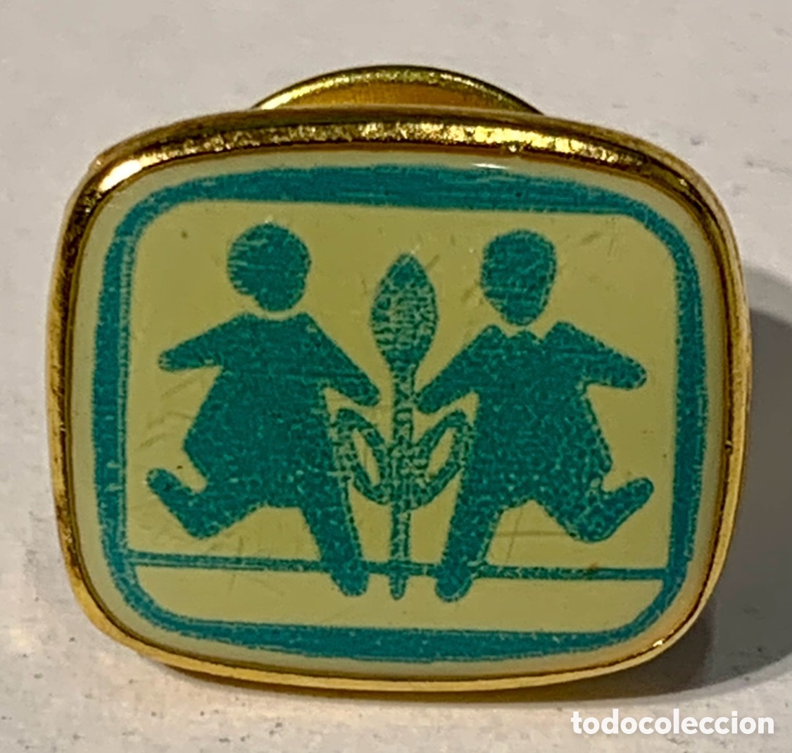 Pins de colecci&oacute;n: Pin. Solidaridad. Ni&ntilde;a y ni&ntilde;o con flor. A&ntilde;os 80.