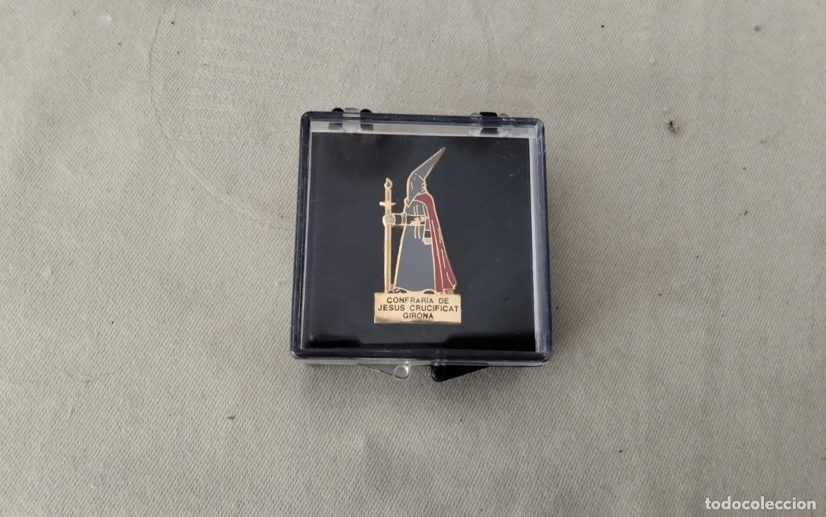 Pins de colecci&oacute;n: GIRONA , PIN ESTUCHADO SEMANA SANTA MANAIES O ARMADOS EN CASTELLANO , MUY FAMOSOS