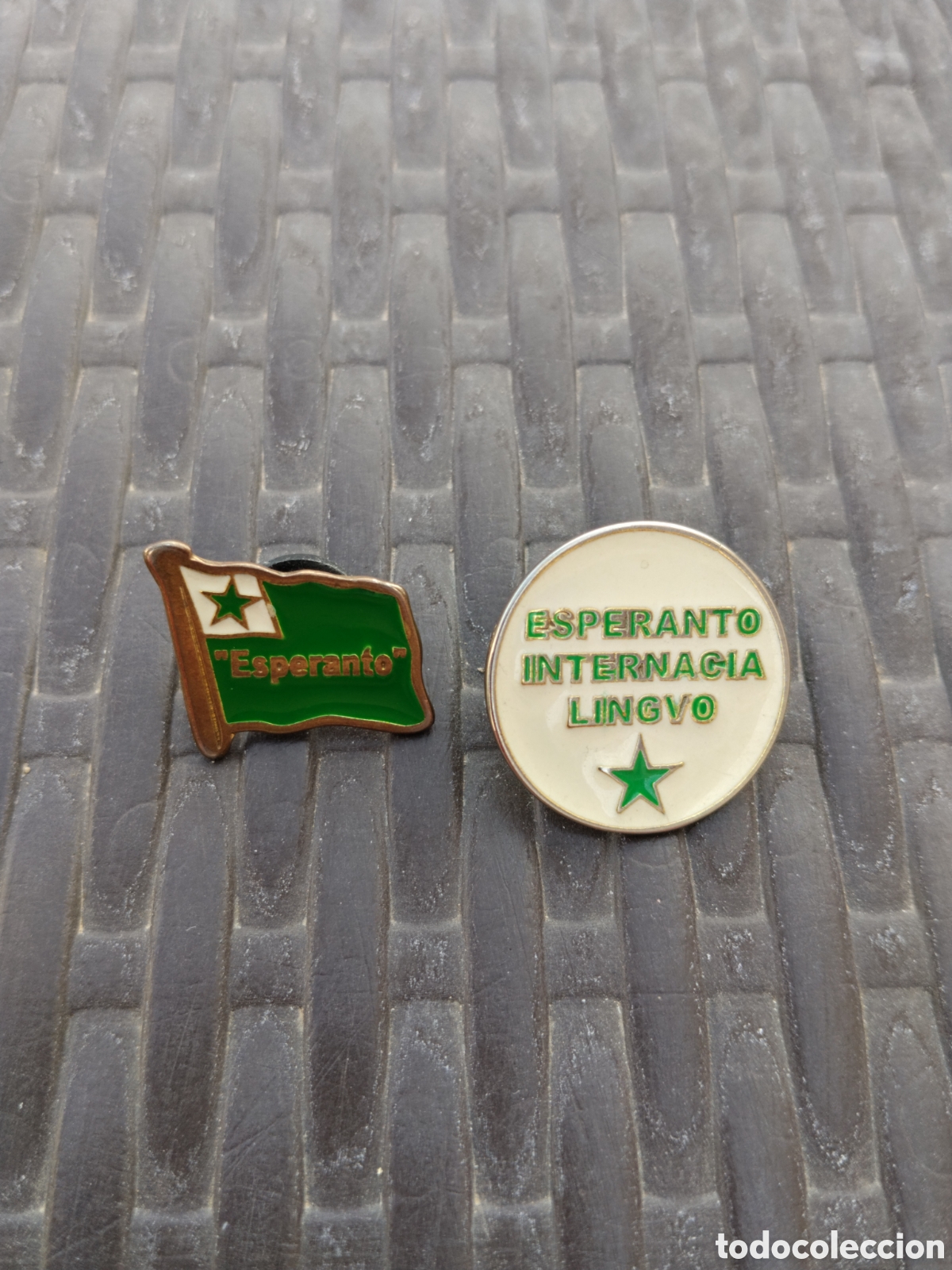 Pins de colecci&oacute;n: Pareja de insignias pins esperanto.anarquismo.libertario.esperantista.lengua internacional