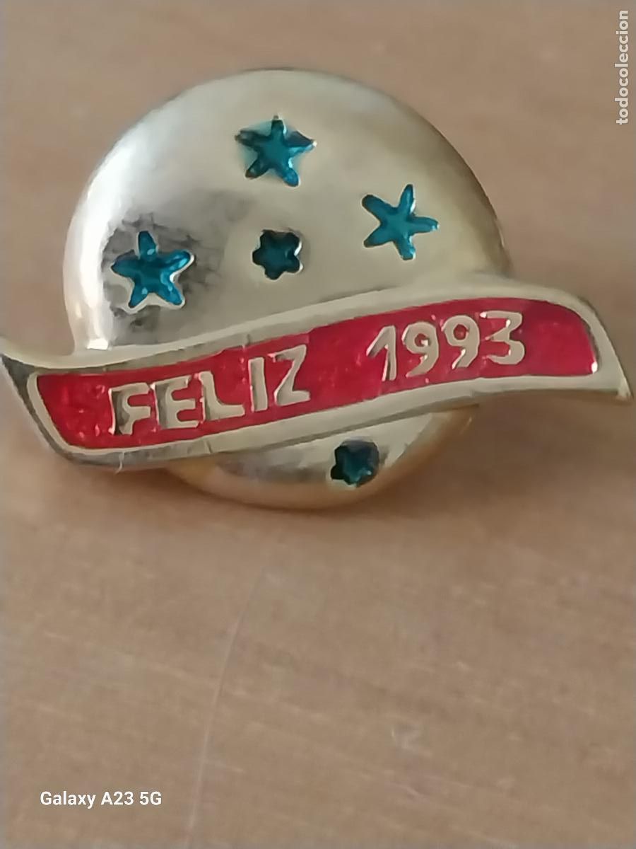 Pins de colecci&oacute;n: FELIZ 1993 CIELO ESTRELLAS VERDES METAL DORADO PIN PINCHO 1.67CMS ALTO VINTAGE