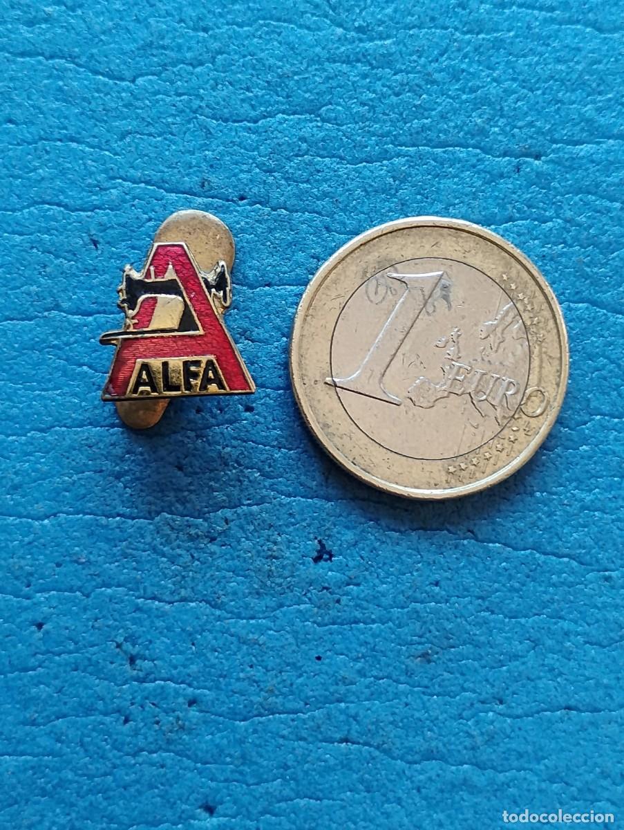 Pins de colecci&oacute;n: INSIGNIA/PIN DE OJAL - MAQUINAS DE COSER ALFA