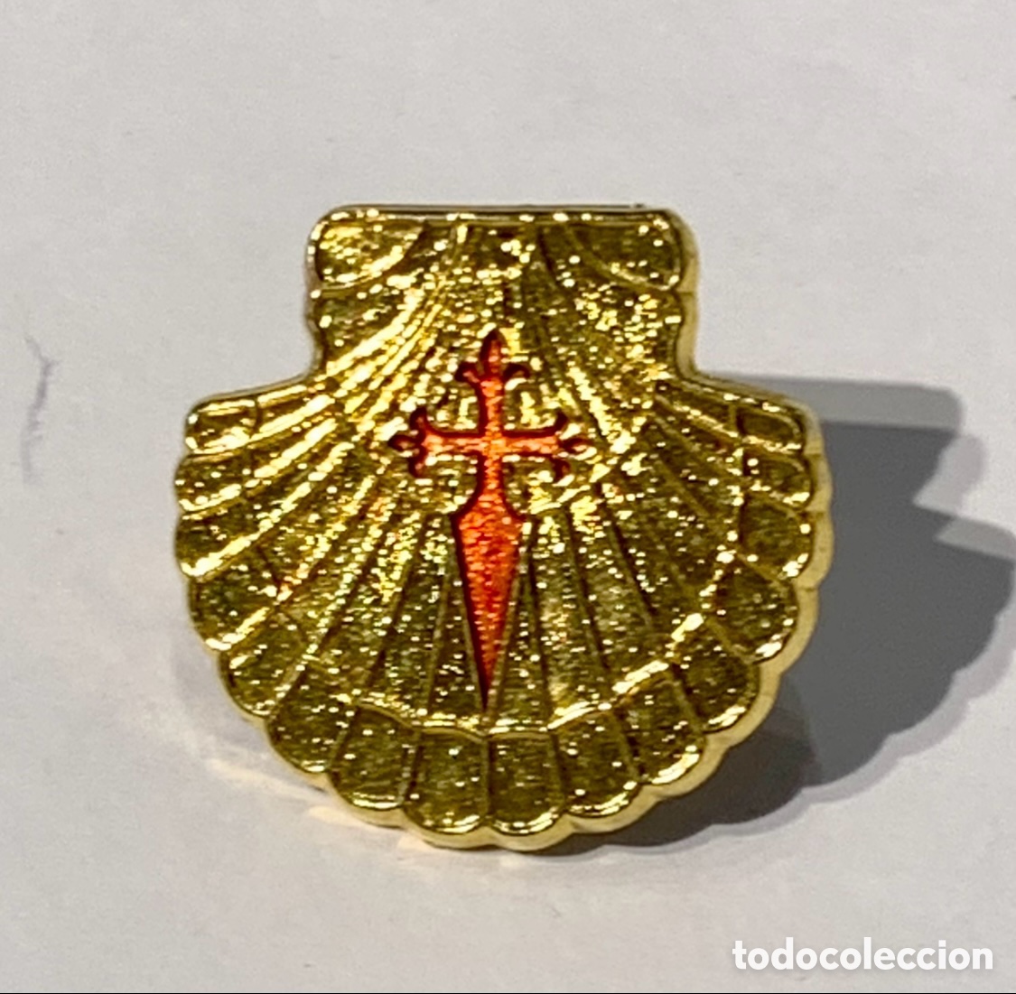 Pins de colecci&oacute;n: Pin. Vieira de Peregrino con cruz De Santiago. A&ntilde;os 80.