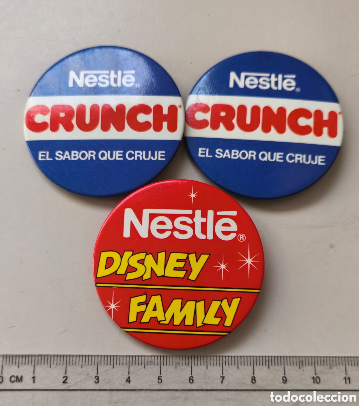 Pins de colecci&oacute;n: Lote antiguo de 3 chapas - Chocolates Nestl&eacute; - Disney