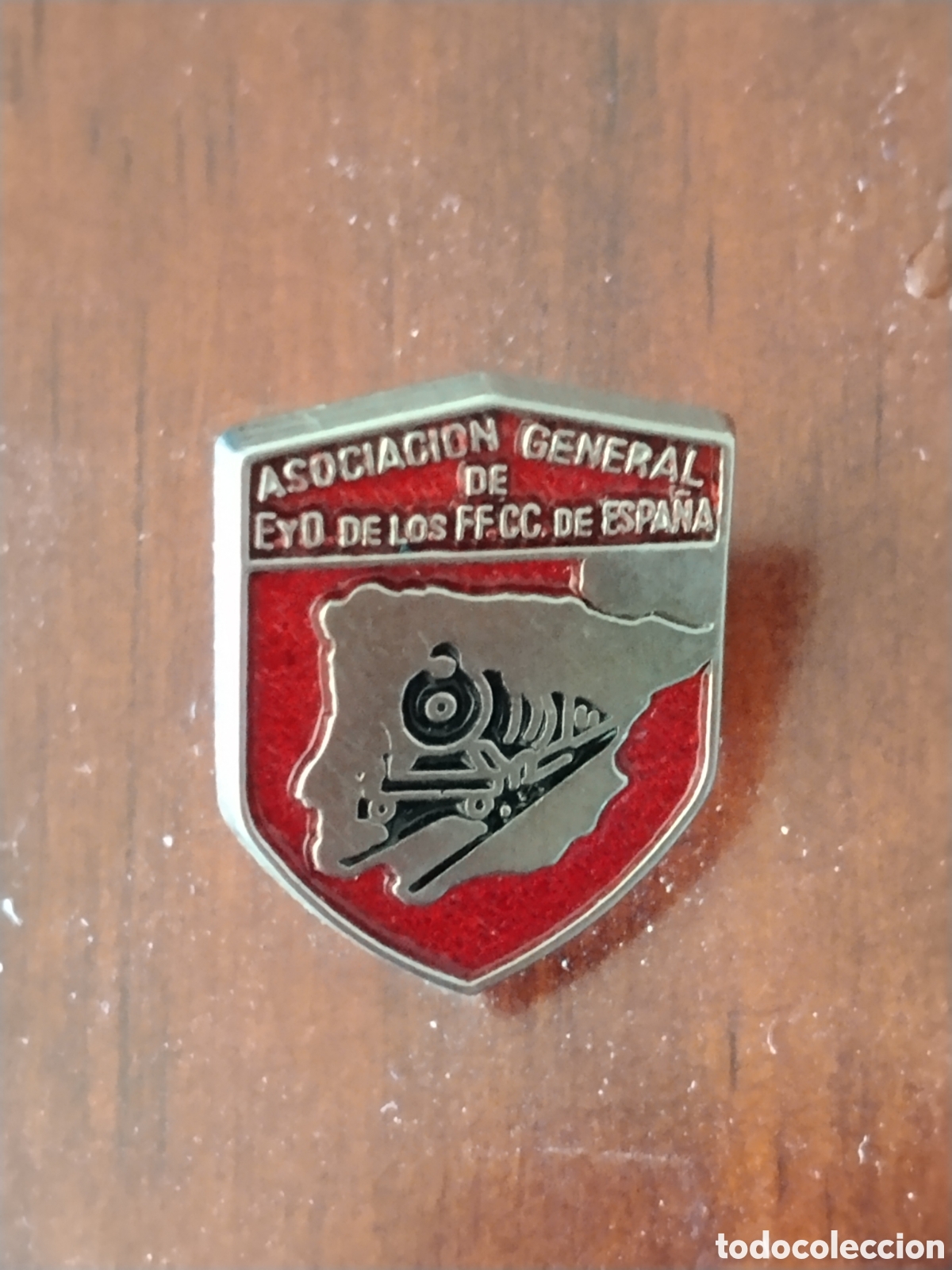 Pins de colecci&oacute;n: Insignia pin de la asociaci&oacute;n general de empleados y obreros de los ferrocarriles de Espa&ntilde;a.renfe.fe