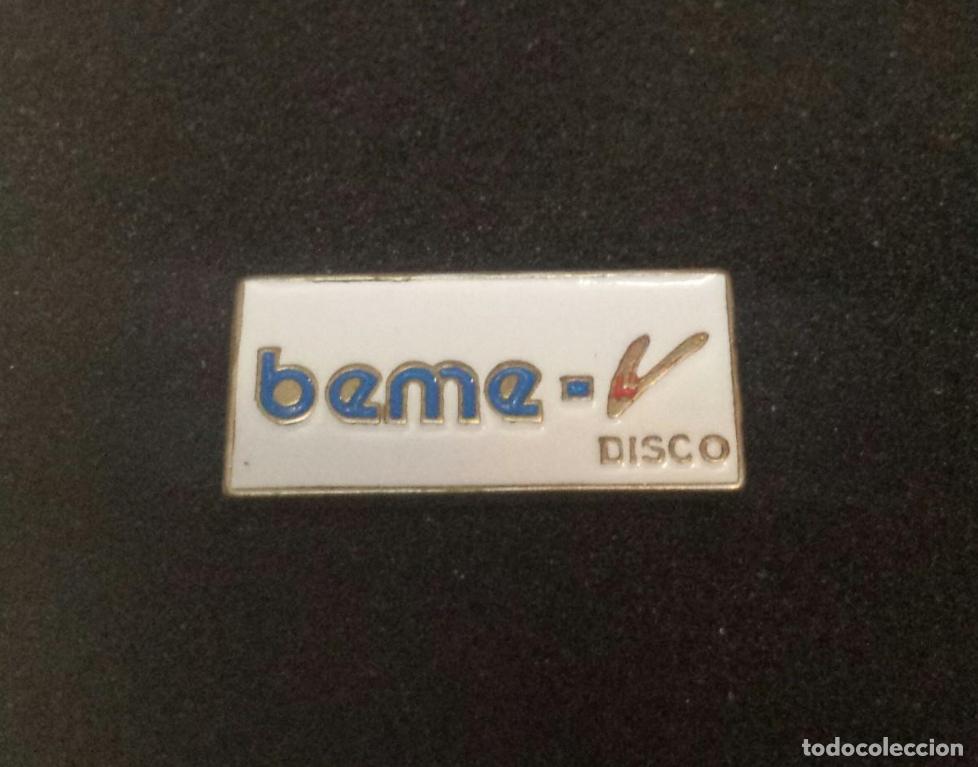 Pins de colecci&oacute;n: PIN ANTIGUA DISCOTECA BEME-V (SABADELL)