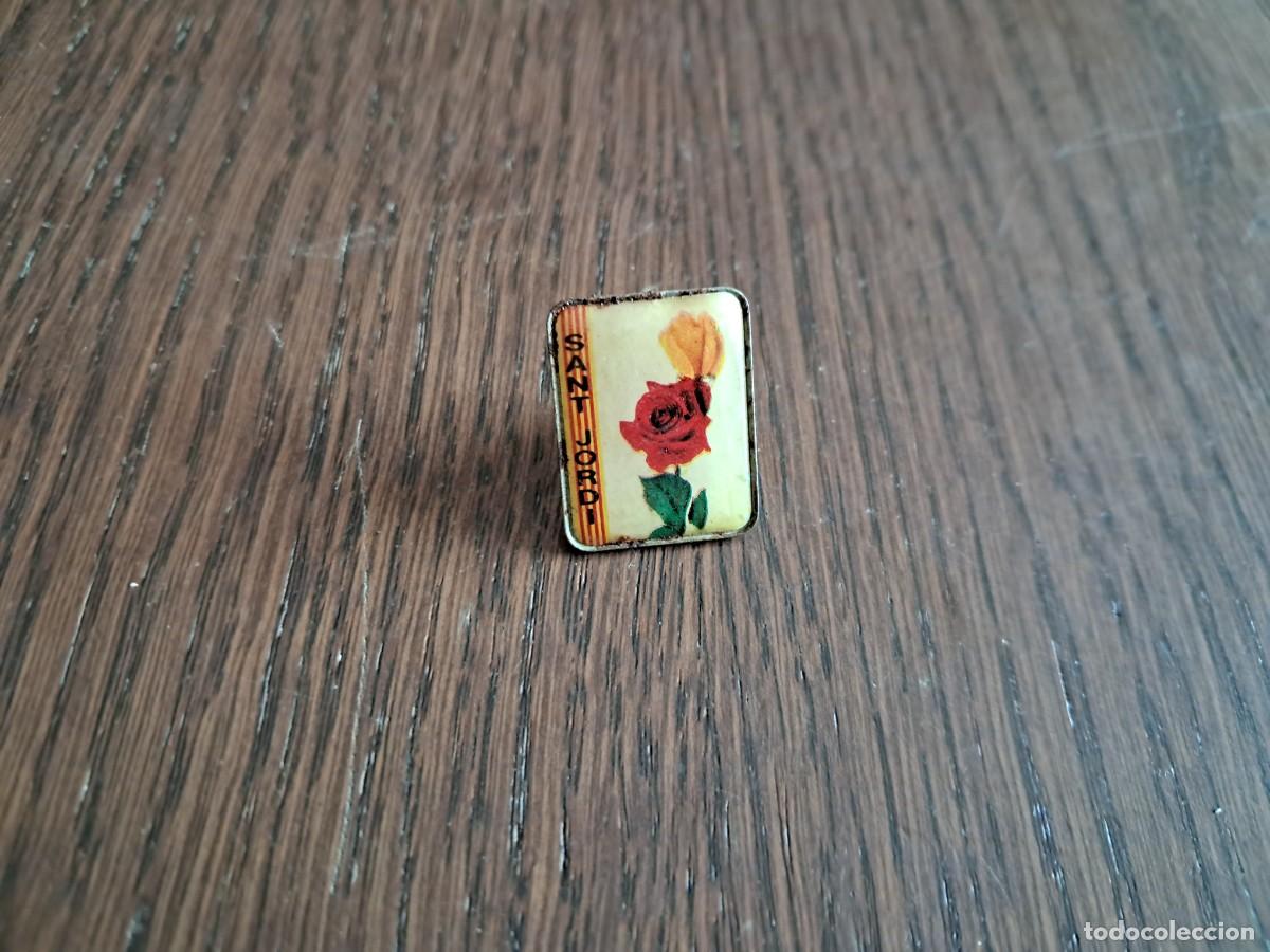 Pins de colecci&oacute;n: pin de metal, Sant Jordi, Barcelona. rosas
