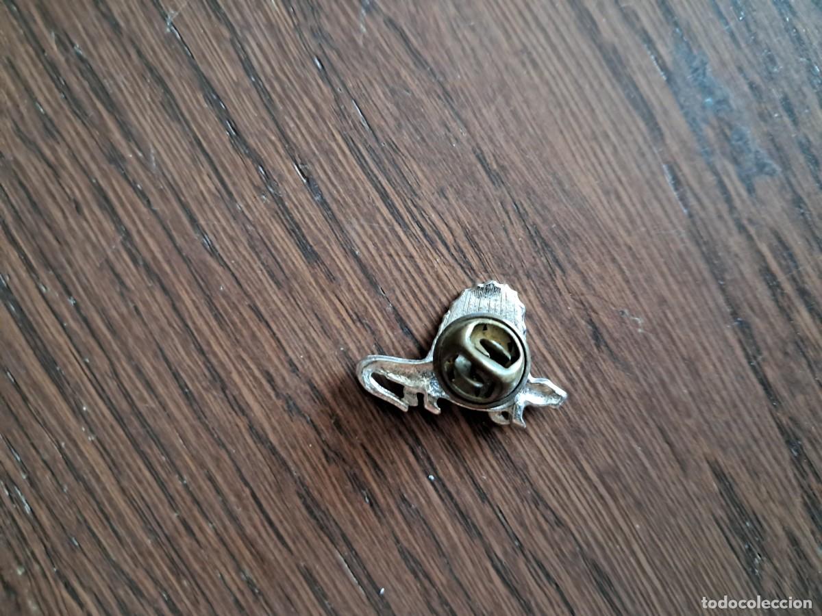 Pins de colecci&oacute;n: pin de metal, dinosaurio. - Foto 2
