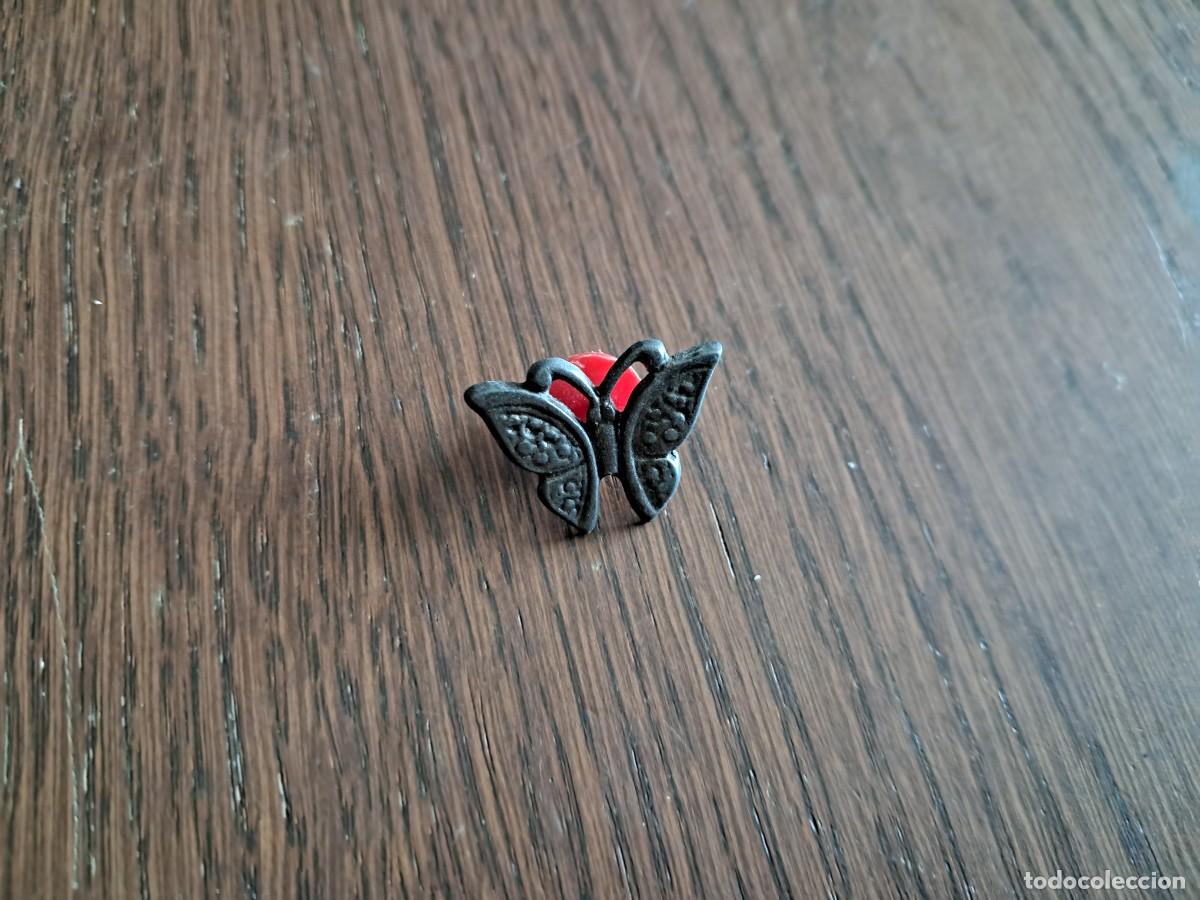 Pins de colecci&oacute;n: pin de metal, mariposa.