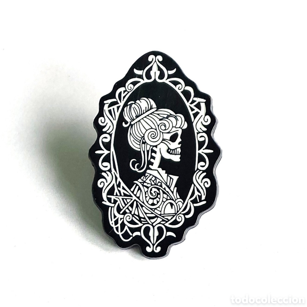 Pins de colecci&oacute;n: Pin camafeo &rdquo;Mujer esqueleto&rdquo;.