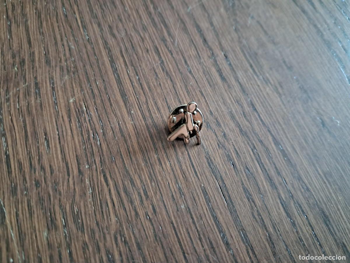 Pins de colecci&oacute;n: pin de publicidad, la once.
