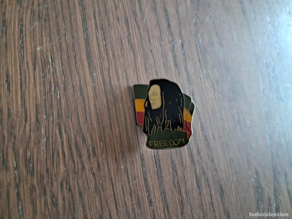 Pins de colecci&oacute;n: pin de metal, m&uacute;sica, Bob Marley, Freedom.