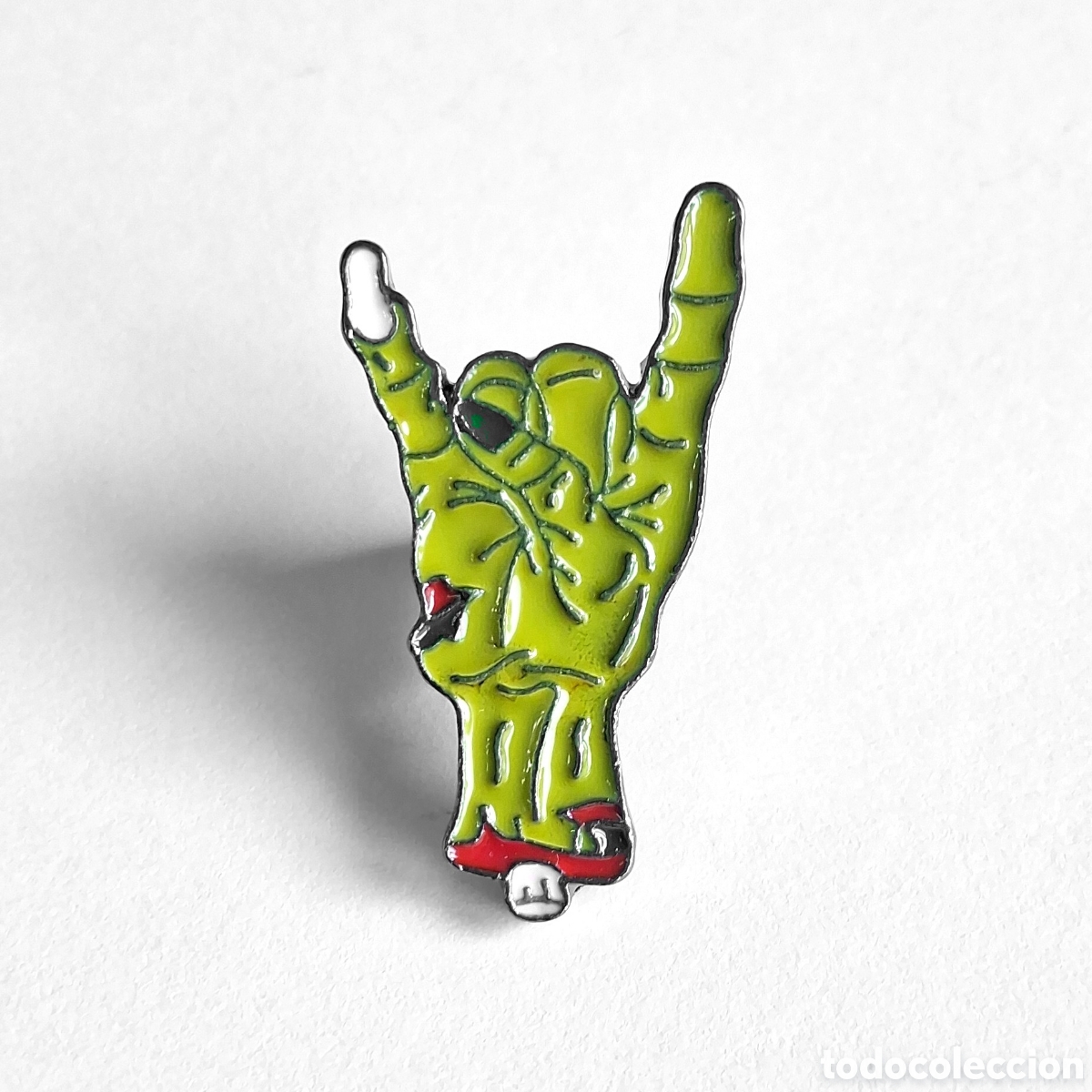 Pins de colecci&oacute;n: Pin &rdquo;Mano Rock Zombie&rdquo;.