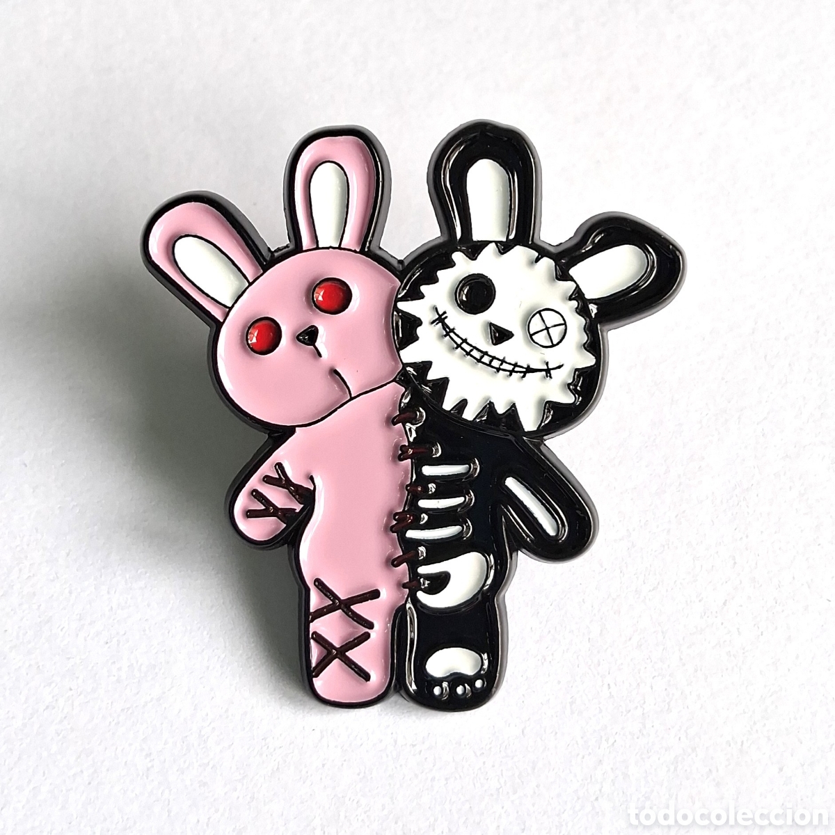 Pins de colecci&oacute;n: Pin &rdquo;Peluche G&oacute;tico&rdquo;.
