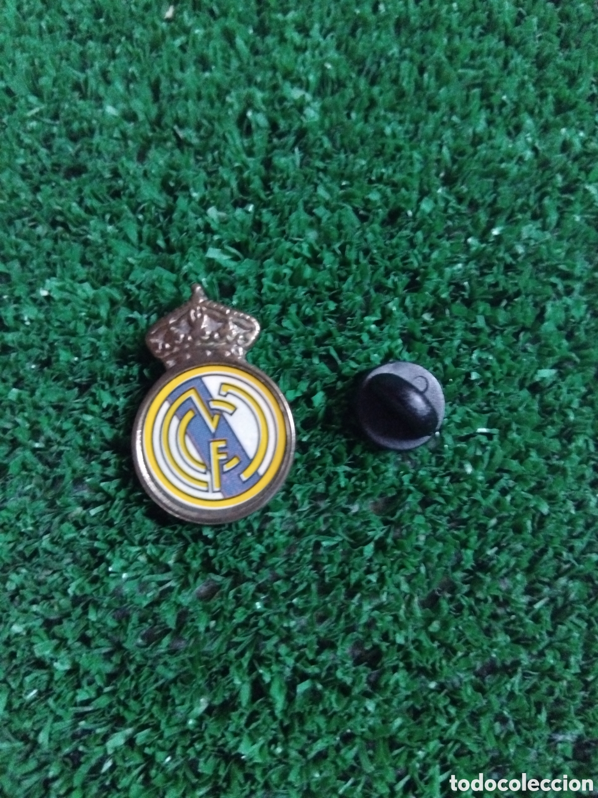 Pins de colecci&oacute;n: Pin met&aacute;lico del Real Madrid C.F