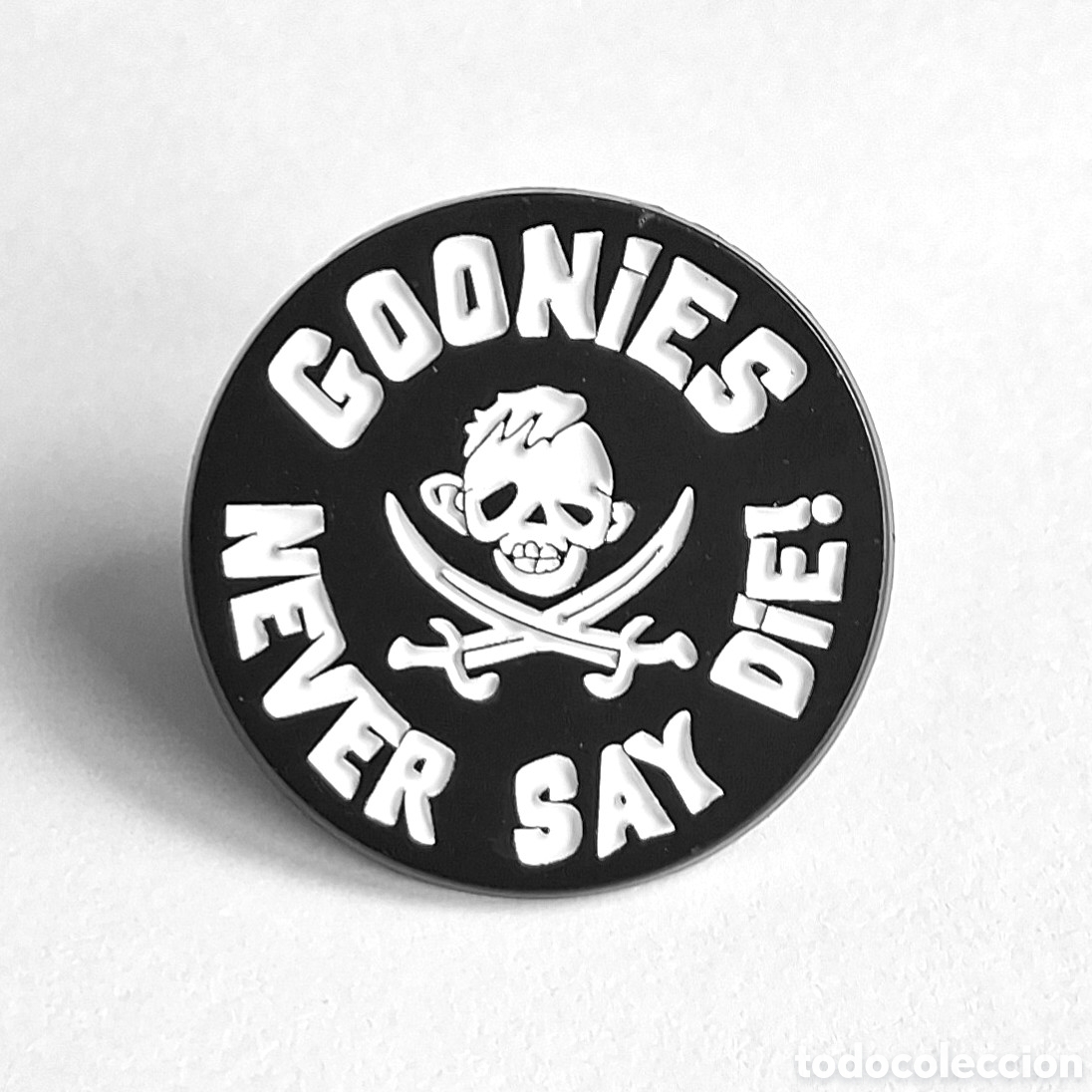 Pins de colecci&oacute;n: Pin &rdquo;Goonies Never Say Die!&rdquo;.