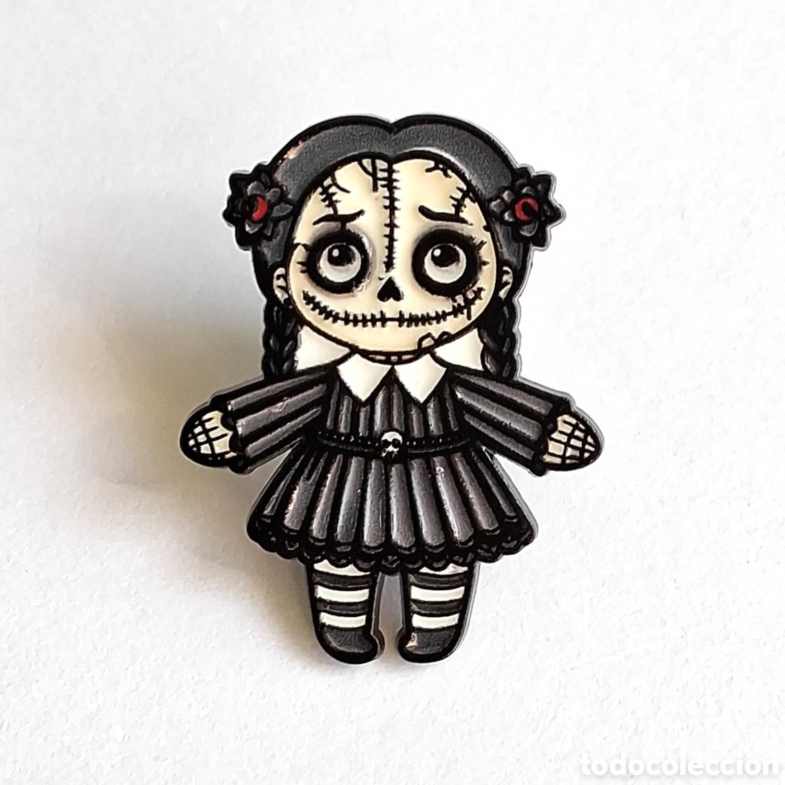 Pins de colecci&oacute;n: Pin &rdquo;Mu&ntilde;eca G&oacute;tica&rdquo;.
