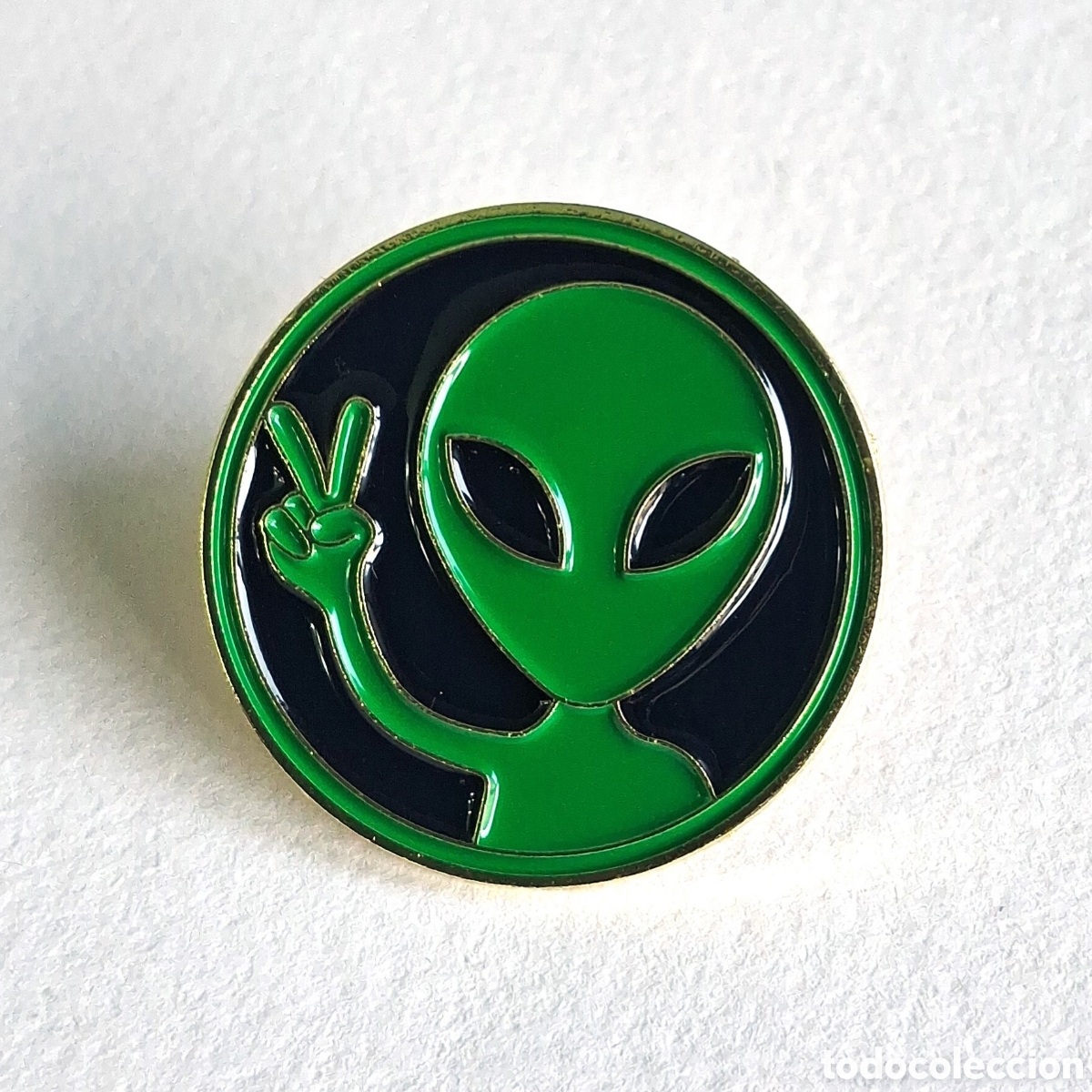 Pins de colecci&oacute;n: Pin met&aacute;lico &rdquo;Alien&iacute;gena&rdquo;.