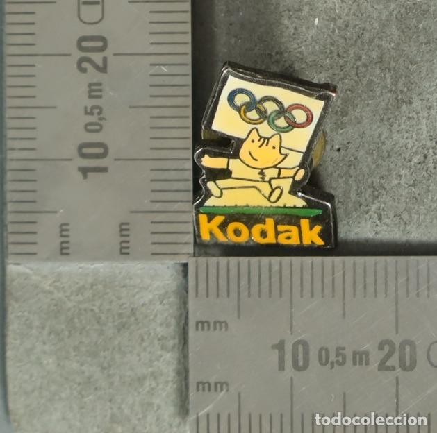 Pins de colecci&oacute;n: PIN. Mascota Cobi Bandera Ol&iacute;mpica Kodak