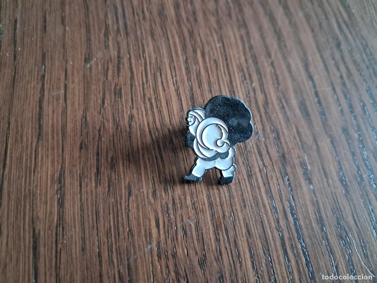 Pins de colecci&oacute;n: pin de metal, personaje tipo Michelin