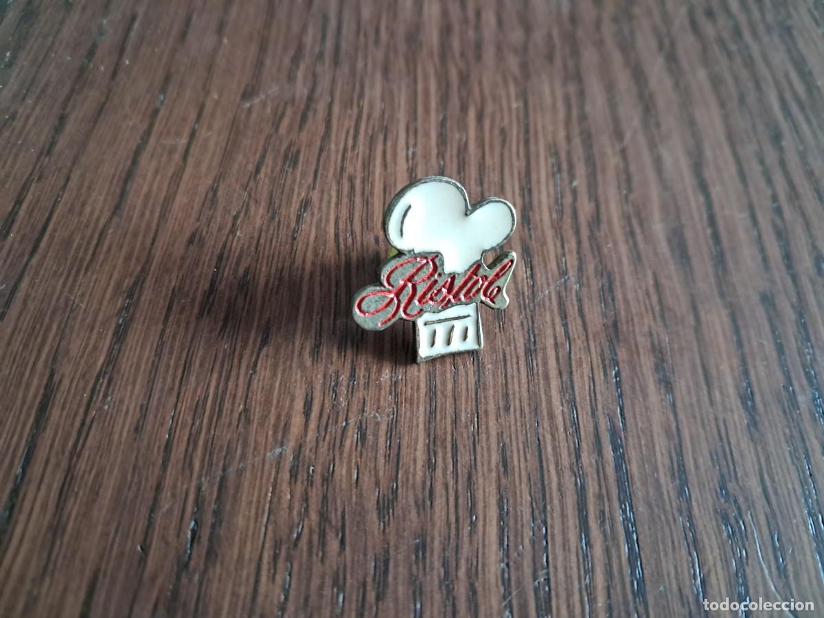 Pins de colecci&oacute;n: pin de publicidad, gorro de cocinero.