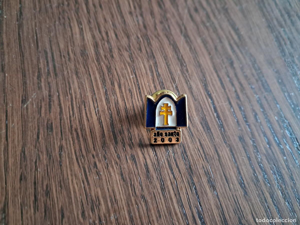 Pins de colecci&oacute;n: pin de metal tipo religioso, a&ntilde;o santo 2003.