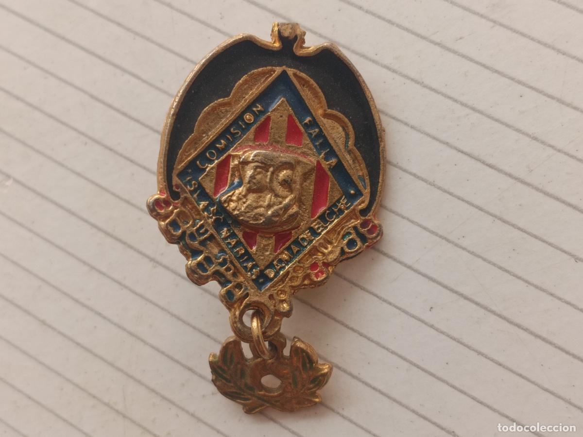 Pins de colecci&oacute;n: Fallas de Valencia. Insignia de la falla Islas Canarias Dama de Elche