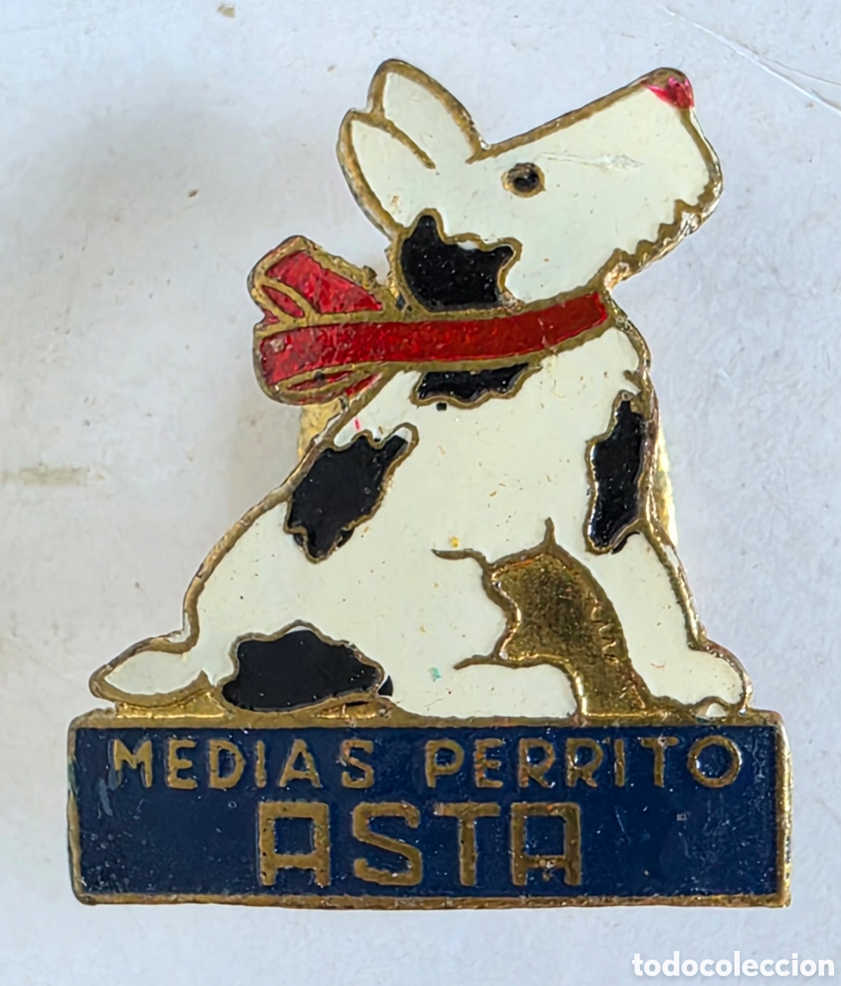 Pin's de collection: Insignia ojal Publicidad Medias Perrito Asta - Perro Fox Terrier